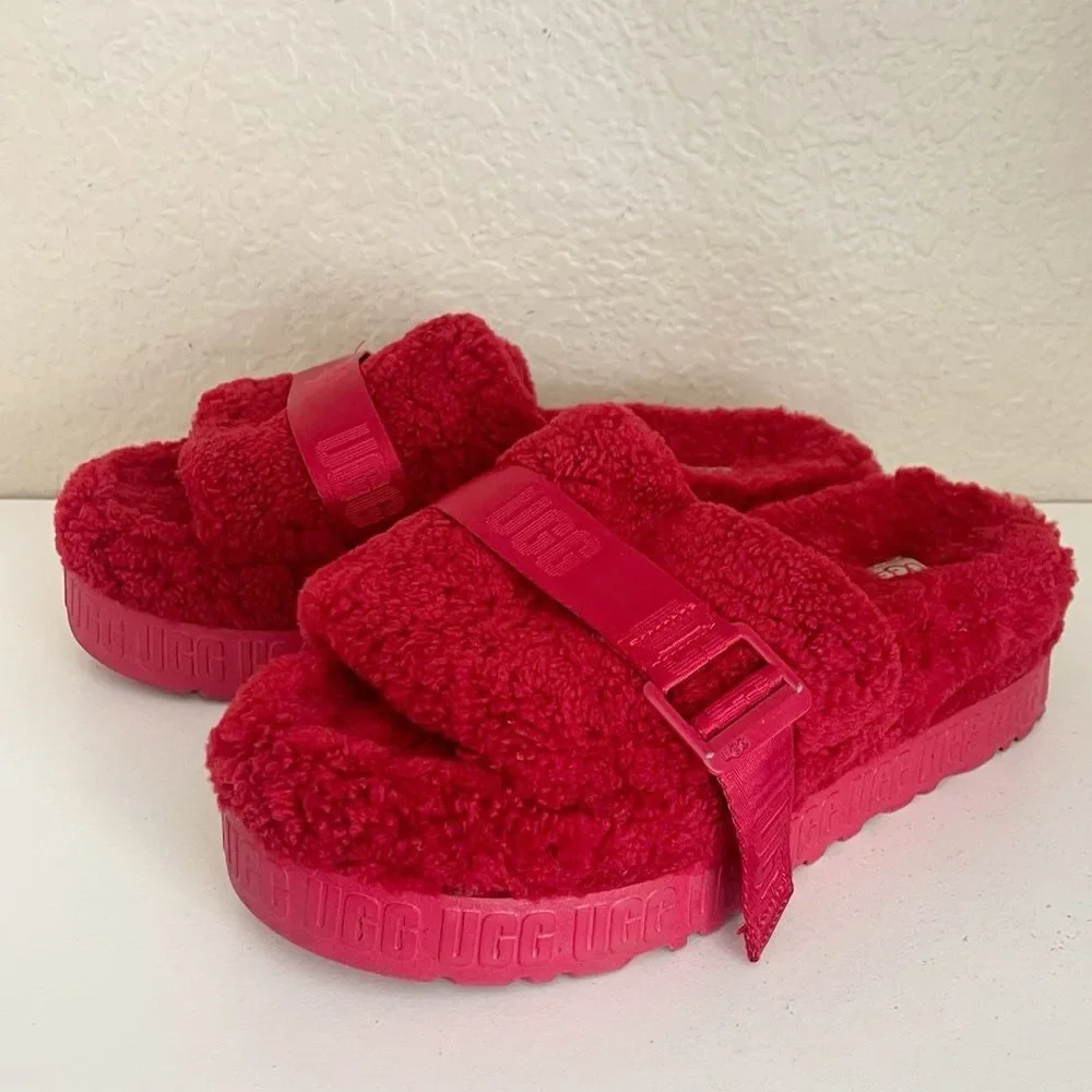 UGG Fluffita Slide sandals in the 'Ribbon Red' colorway. 10